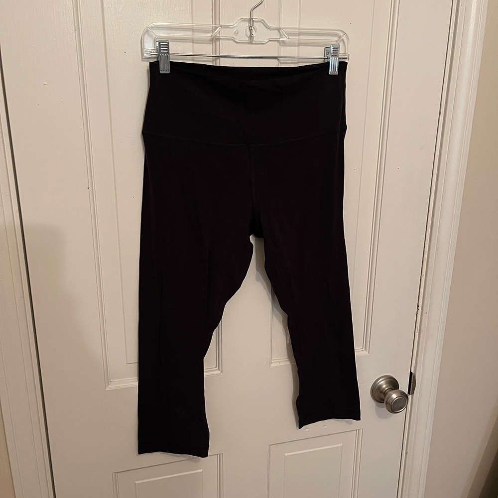 Lululemon black Align HR crop. 21” light piling pictured. Size 10
